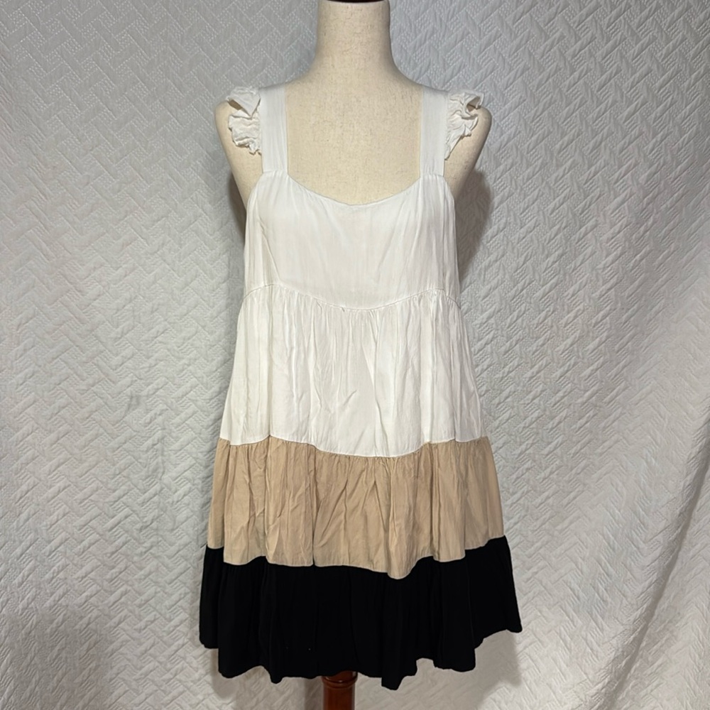 Dress Large Pit To Pit 20” Collar to Hem 26” Shoulder to Hem 32” - Picture 1 of 4